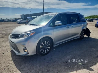 TOYOTA SIENNA LIMITED 7-PASSENGER