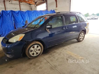 TOYOTA SIENNA LE 8 PASSENGER