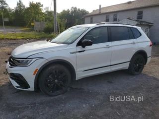 VOLKSWAGEN TIGUAN SE R-LINE BLACK