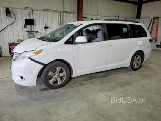 TOYOTA SIENNA LE