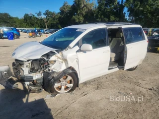 TOYOTA SIENNA LE