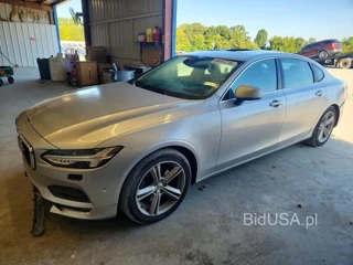 VOLVO S90 T5 MOMENTUM
