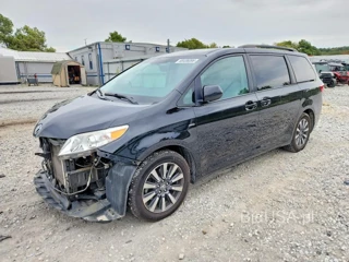 TOYOTA SIENNA LE
