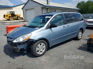 TOYOTA SIENNA LE 8-PASSENGER