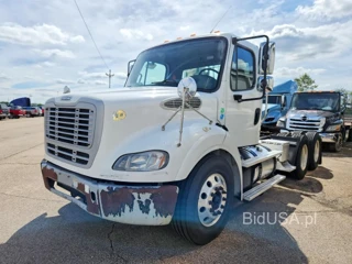 FREIGHTLINER M2
