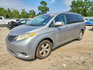 TOYOTA SIENNA LE