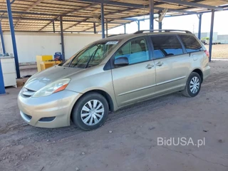 TOYOTA SIENNA LE 7-PASSENGER