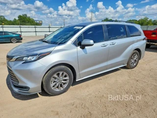TOYOTA SIENNA LE