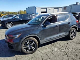 VOLVO XC40 CORE