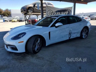 PORSCHE PANAMERA 4