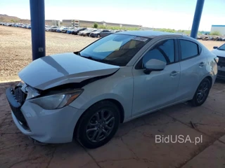 TOYOTA YARIS LE
