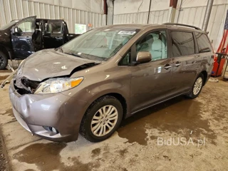 TOYOTA SIENNA XLE 8-PASSENGER