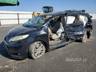 TOYOTA SIENNA XLE 8-PASSENGER