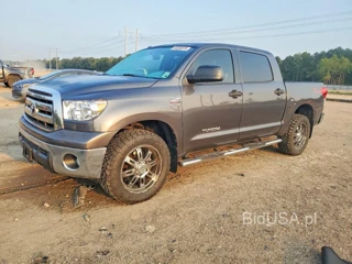 TOYOTA TUNDRA CREWMAX SR5
