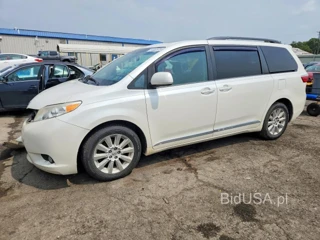 TOYOTA SIENNA XLE 7-PASSENGER
