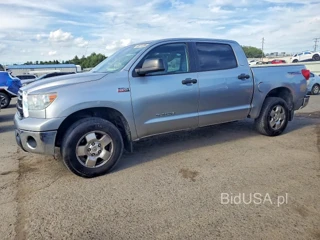 TOYOTA TUNDRA CREWMAX SR5