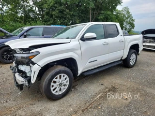 TOYOTA TACOMA SR5