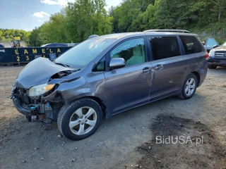 TOYOTA SIENNA LE