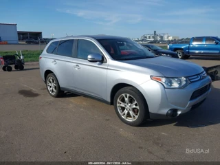 MITSUBISHI MITSUBISHI OUTLANDER SE