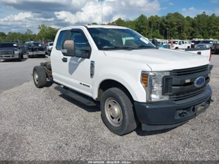FORD FORD F-350 CHASSIS XL