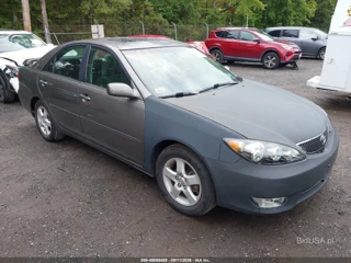 TOYOTA TOYOTA CAMRY SE
