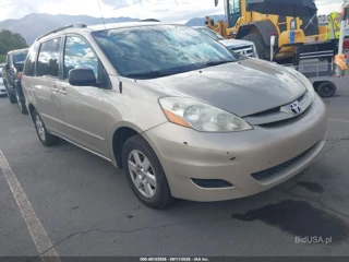 TOYOTA TOYOTA SIENNA LE