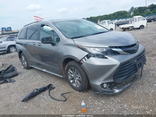 TOYOTA TOYOTA SIENNA XLE