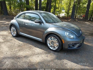 VOLKSWAGEN VOLKSWAGEN BEETLE 2.0T SE