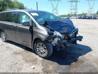 TOYOTA TOYOTA SIENNA LE