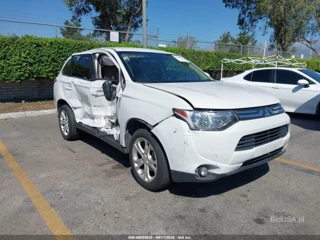 MITSUBISHI MITSUBISHI OUTLANDER SE