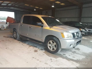NISSAN NISSAN TITAN SE