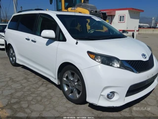 TOYOTA TOYOTA SIENNA SE 8 PASSENGER
