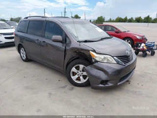 TOYOTA TOYOTA SIENNA LE V6 8 PASSENGER