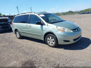 TOYOTA TOYOTA SIENNA LE