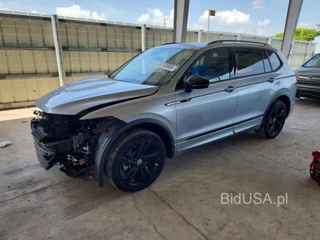 VOLKSWAGEN TIGUAN SE R-LINE BLACK