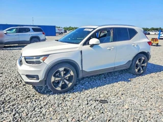 VOLVO XC40 T5 MOMENTUM