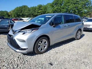 TOYOTA SIENNA XSE