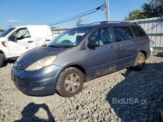 TOYOTA SIENNA LE 7 PASSENGER