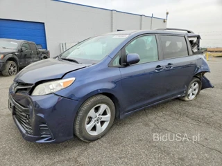 TOYOTA SIENNA LE