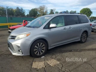TOYOTA SIENNA XLE PREMIUM 7-PASSENGER