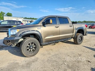 TOYOTA TUNDRA CREWMAX SR5