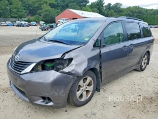 TOYOTA SIENNA LE