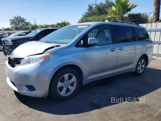 TOYOTA SIENNA LE