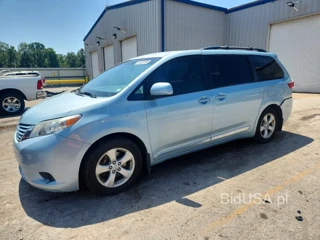 TOYOTA SIENNA LE