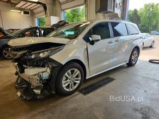 TOYOTA SIENNA XLE 7-PASSENGER
