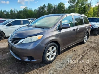 TOYOTA SIENNA LE