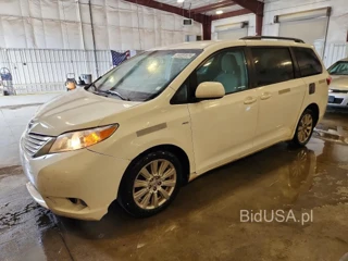 TOYOTA SIENNA LE