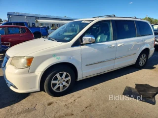 CHRYSLER TOWN & COUNTRY TOURING L