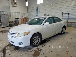 TOYOTA CAMRY XLE V6