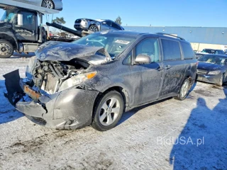 TOYOTA SIENNA LE